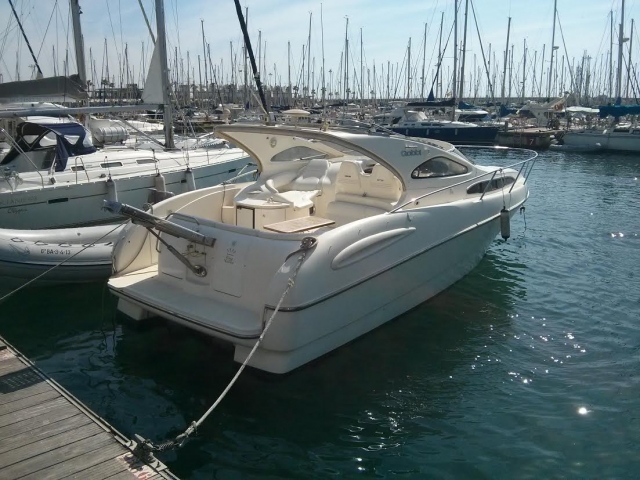 Boat moored to the dock 